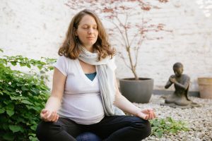 Frau Meditiert - Hara Awareness Zen